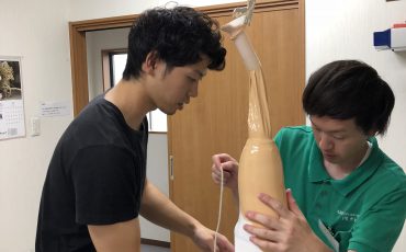 北海道ハイテクノロジー専門学校　義肢装具士学科実習生